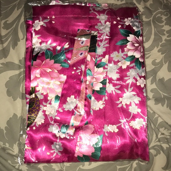 FAUX SILK ROBES - Picture 3 of 6